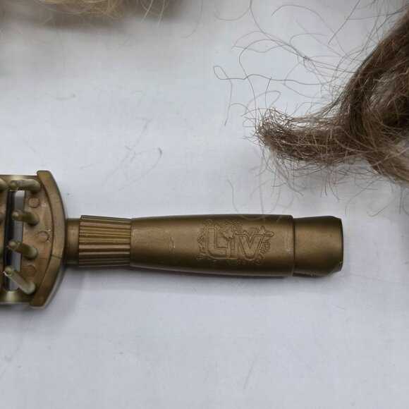 Liv Doll Spin Master 2011 With 2 Interchangeable Wigs & Brush 12 Inches Posable - Picture 9 of 11